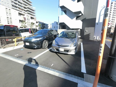 【駐車場】 | アンベリール本厚木 | 平置き駐車場です。