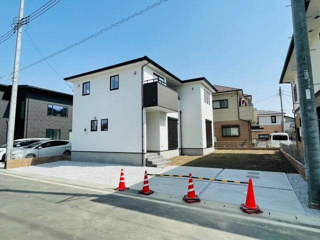 藤岡市岡之郷1期（全1棟）1号棟の前面道路含む現地写真|2022.3撮影