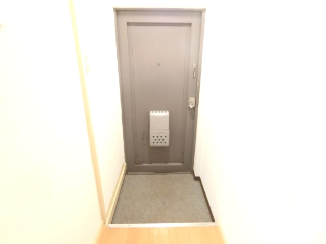 山本ハイツの玄関