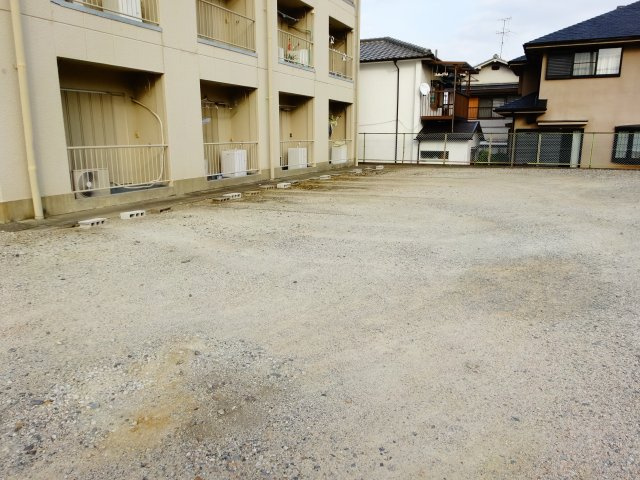山本ハイツの駐車場