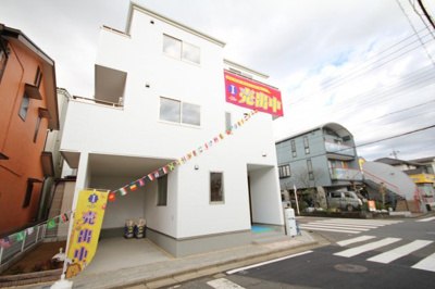 【外観】 | 早稲田8丁目1棟現場 | ３F建ての角地なので陽当り良好