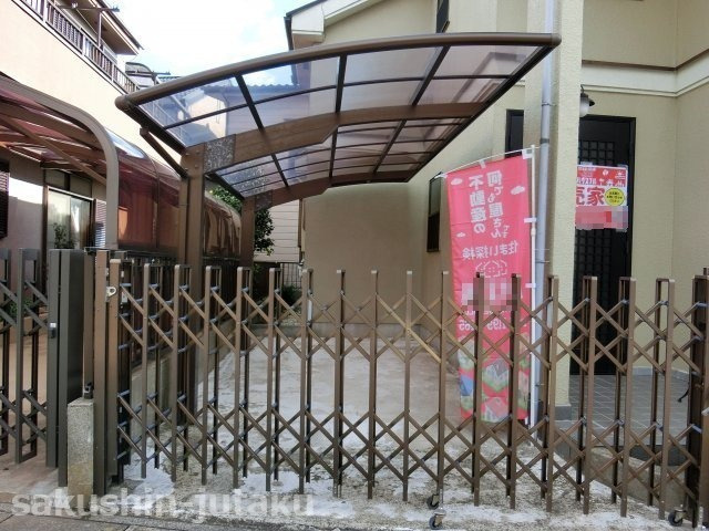 八千代台南３丁目　中古戸建の駐車場|カーポート屋根