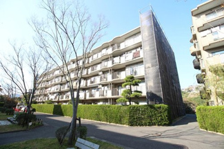 【外観】 | YRP野比駅徒歩12分の好立地に建つ、大型マンション外観です！安心の新耐震基準で建築されたマンション♪