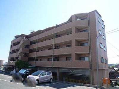 【外観】 | Jcity高須翠江館 | 【耐震性】
耐震性の高さを判断するポイントは、
建築確認申請日が1981年6月1日以降の
新耐震基準に適合しているかどうか。
震度６程度の大地震でも
建物が崩壊しないレベルが基準になりました。