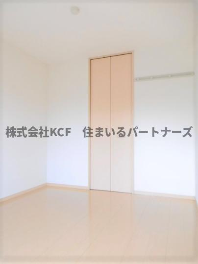 ドミールパークIIの寝室|落ち着いた色調の寝室です