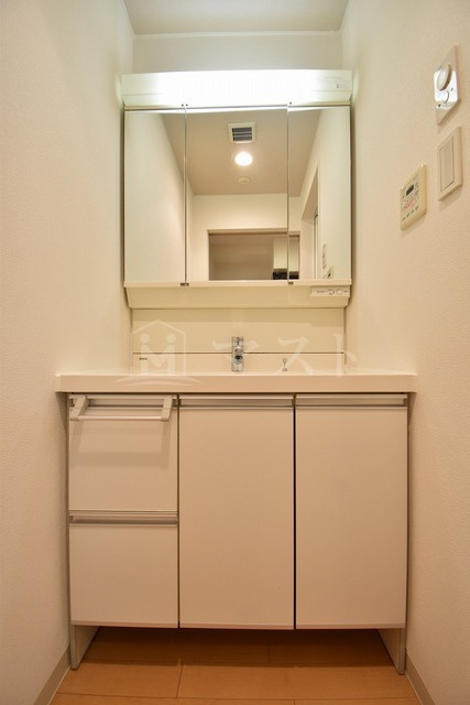 日本橋コゥジィアパートメントの洗面所