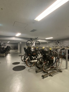 【その他共用部分】 | 自転車置き場です。
自転車置き場までは専用エレベーターがございます。