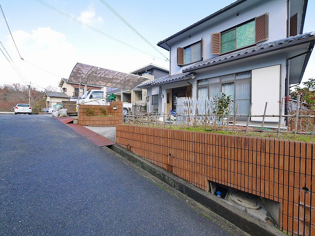 西松ケ丘戸建のエントランス