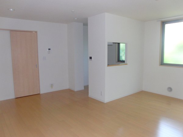 クローチェの居間・リビング|☆2面採光の明るいお部屋です☆