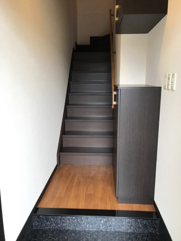 ナースリーイーストの玄関