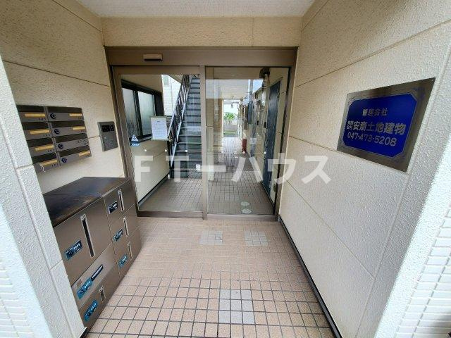 メゾン井沢タルトのエントランス