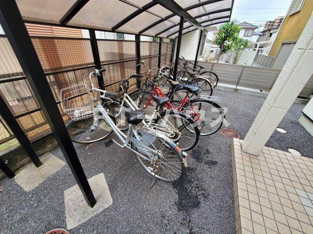 メゾン井沢タルトの駐車場