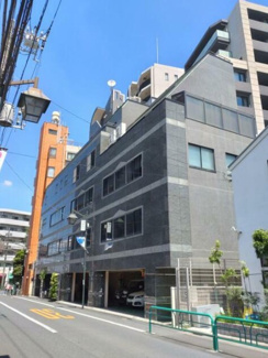 【外観】 | 鉄筋コンクリート造のがっちりとした建物。