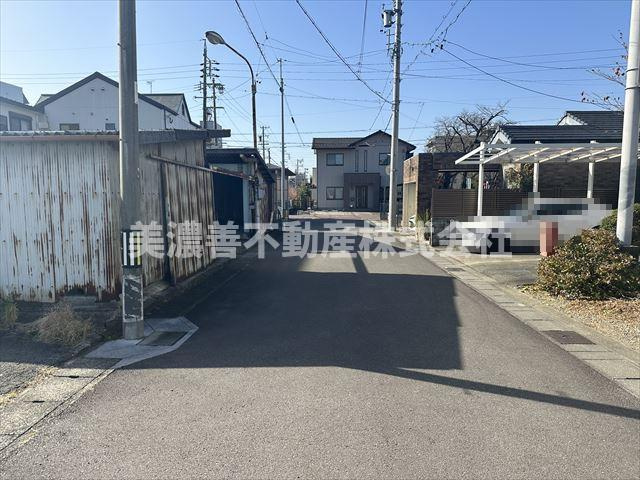 ５１６２３　岐阜市池田町土地の前面道路含む現地写真
