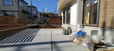 【駐車場】 | 小平市上水新町 | 車好きのパパにはうれしい広さのヵースペース、休日には自慢の愛車を思う存分メンテナンス。