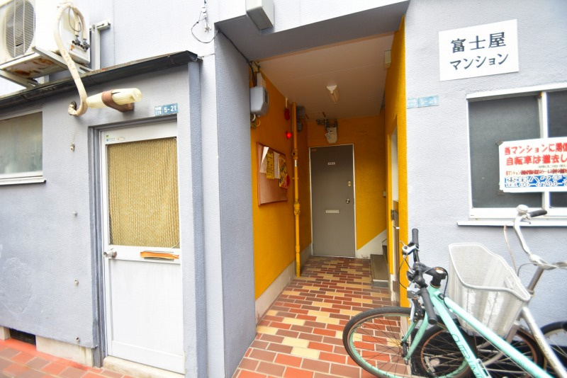富士屋マンションのエントランス