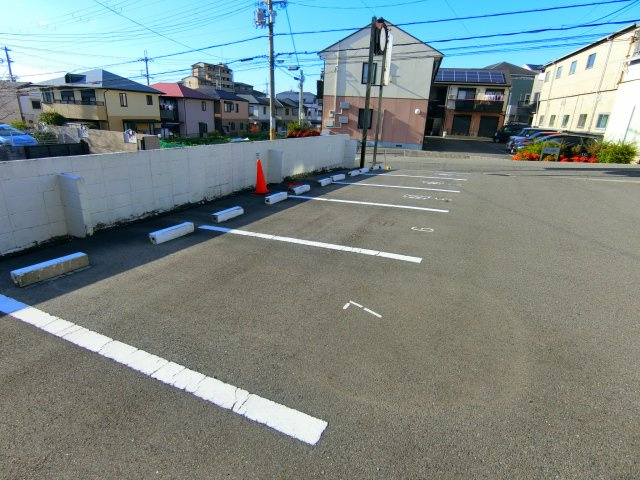 三井ハイツ1番館の駐車場