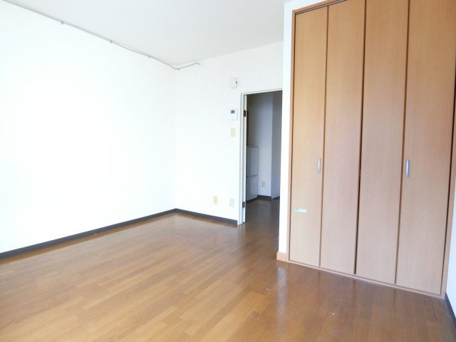 三井ハイツ1番館の居間・リビング