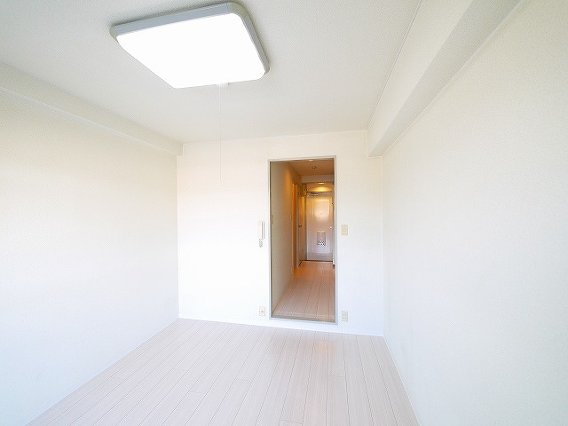 北之庄西町ビルの洋室|落ち着いた色調の洋室です