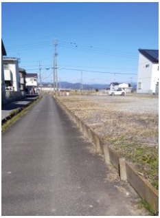 ５７６９９　瑞穂市本田土地の前面道路含む現地写真