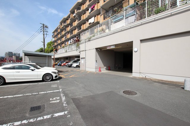 ダイアパレス植物園南の駐車場