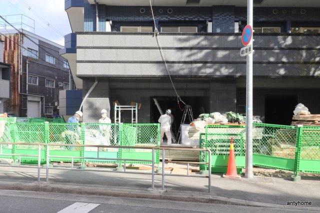 プレサンスOSAKA西中島リエゾン　仲介手数料無料のエントランス