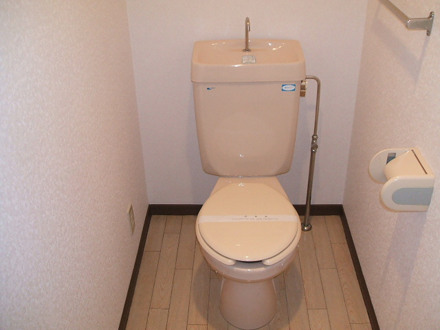 No.6山一ビル【10,000円キャッシュバック対象物件】のトイレ|落ち着いた色調のトイレです