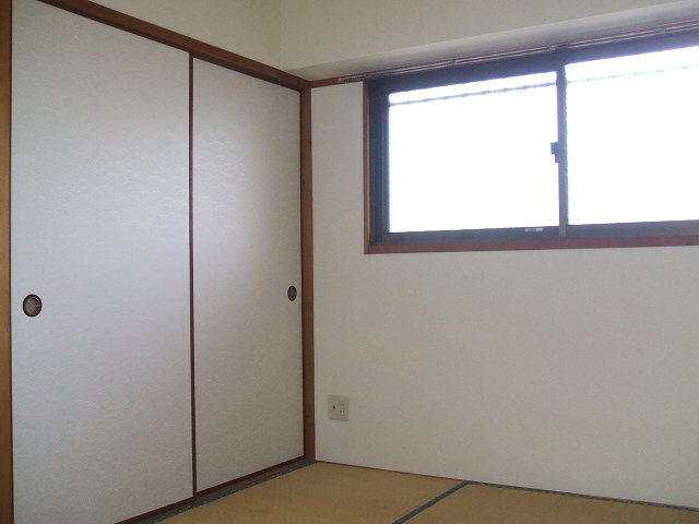No.6山一ビル【10,000円キャッシュバック対象物件】の和室|フローリングだけでなく、和室もあります