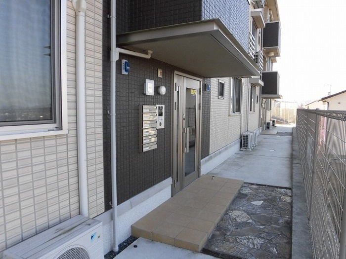 熊本市北区麻生田２丁目のアパートのエントランス