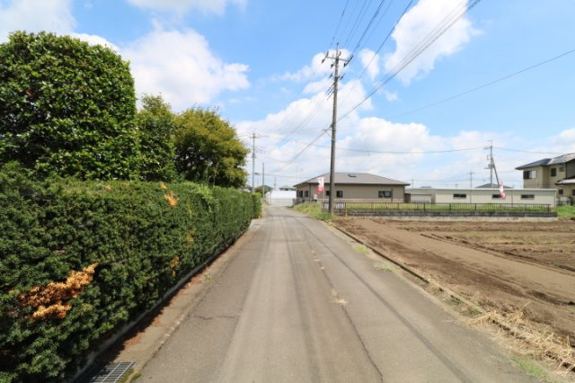 高崎市八幡原町売地の前面道路含む現地写真