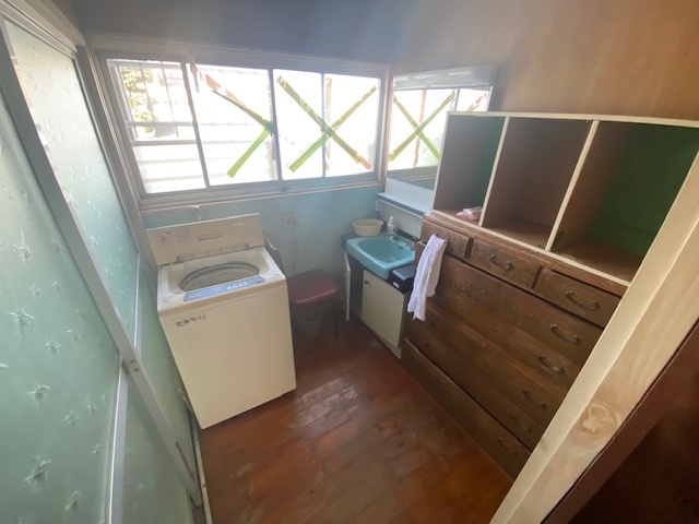 都城市広原町の中古一戸建の脱衣所