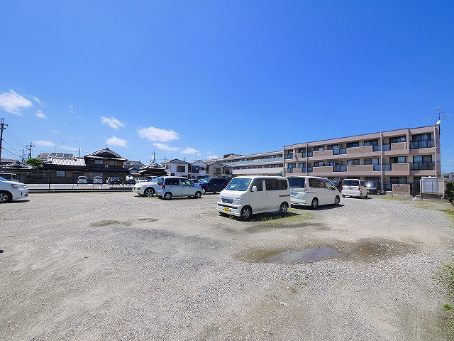 今井モータープールの駐車場