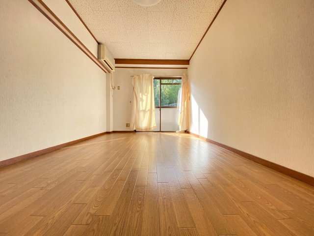 リバーサイド内田の洋室