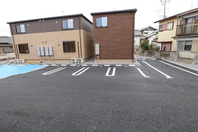 ソレイユルナの駐車場