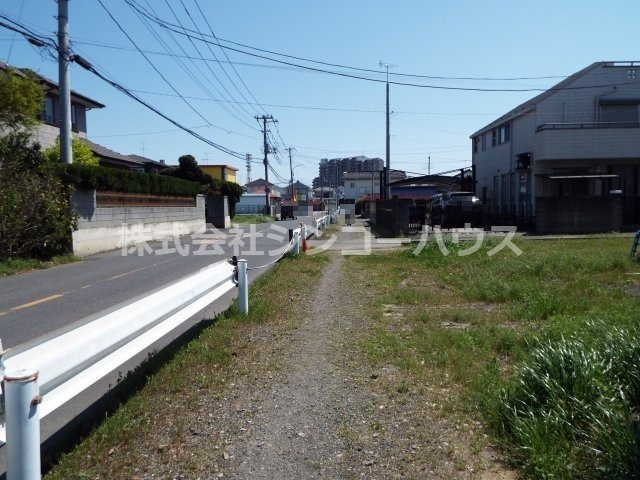 【前面道路含む現地写真】 | 加須市旗井 土地 | 北東側は県道になっております。店舗や事務所用地にもご検討ください！