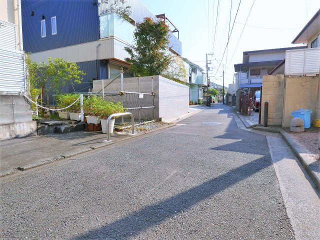 売地　（磯子区馬場町）の前面道路含む現地写真|前面道路含む現地写真です 現地（2021年11月）撮影