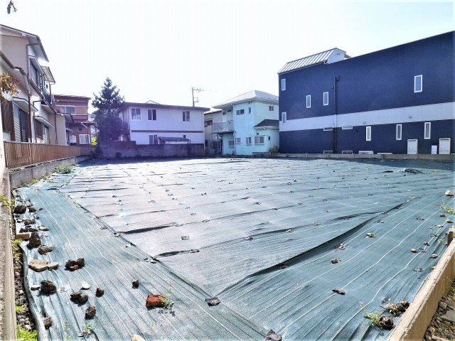 売地　（磯子区馬場町）の外観|現地（2021年11月）撮影　建築条件ございませんので、お好きなハウスメーカーで建築できます！　土地面積145坪の超大型敷地！

