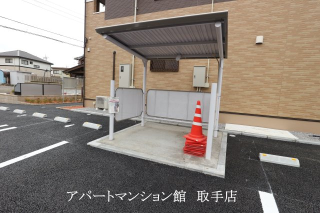 ソレイユルナの駐車場