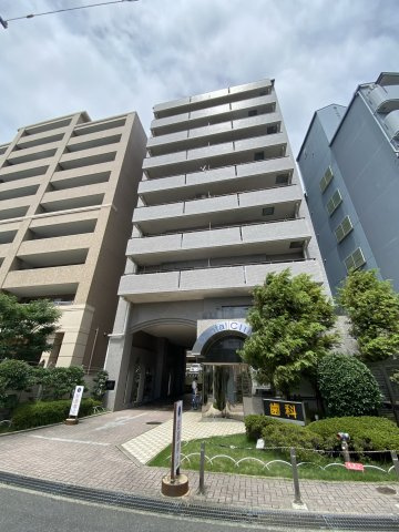 アザーレ伊丹ファミールの外観