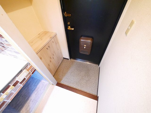ディアコート奈良（東木辻町）の玄関|収納もある玄関です