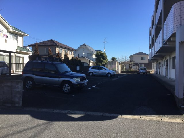 グランドールの駐車場