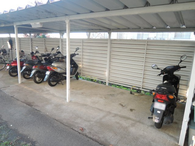 【その他共用部分】 | 白幡台住宅２号棟 | バイク置場です。