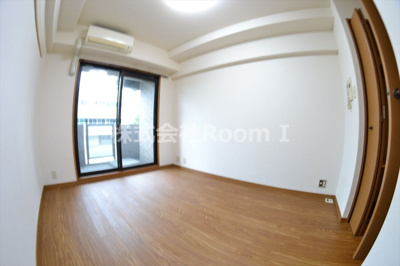 【居間・リビング】 | ディナスティ清水谷Ⅲ | こちらの居間で趣味の時間をお楽しみください