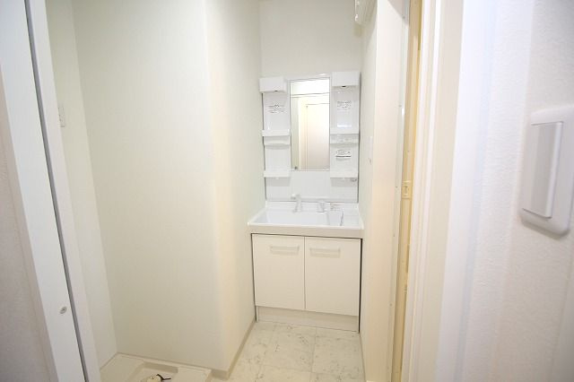 calm.esⅡの独立洗面台|※内装が若干異なる場合がございます