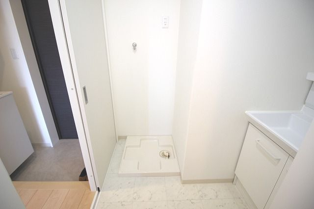 calm.esⅡの洗面所|※内装が若干異なる場合がございます