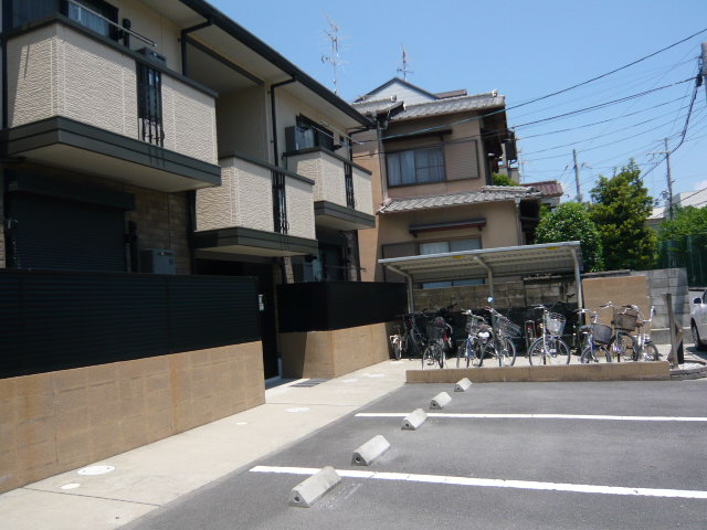 ヴィルヌーブ今里の駐車場