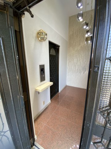 ファミリオン御所のエントランス|ファミリオン御所（1K）　エントランス