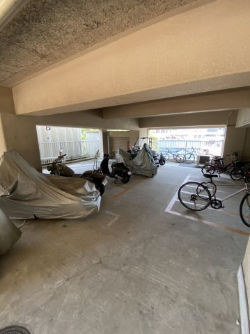 ファミリオン御所のその他共用部分|ファミリオン御所（1K）　駐輪場