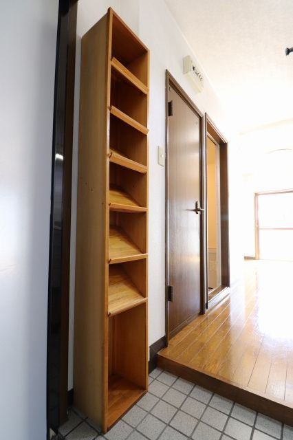 ジョイフル大川筋の玄関|収納もある玄関です
※反転の場合あり