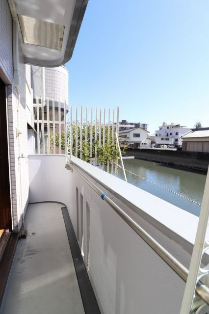 ジョイフル大川筋のバルコニー|開放的で明るい空間を演出してくれるバルコニーです